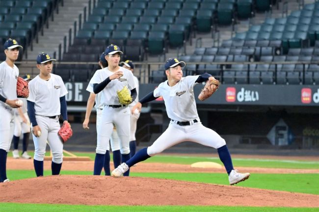 エスコンで公式練習、白樺学園ナインあす午後に準決勝　夏の高校野球北北海道大会