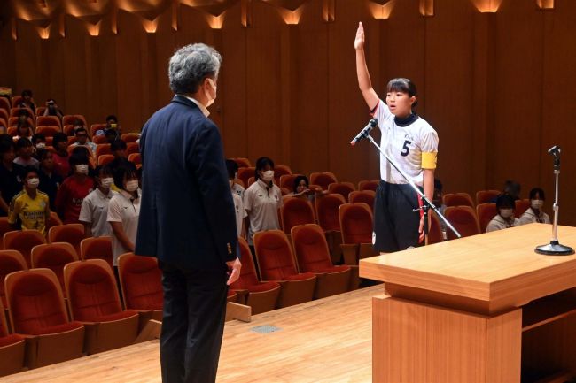 インターハイ女子サッカー　とかちプラザで開会式　全国１６校の選手ら１００人が闘志燃やす