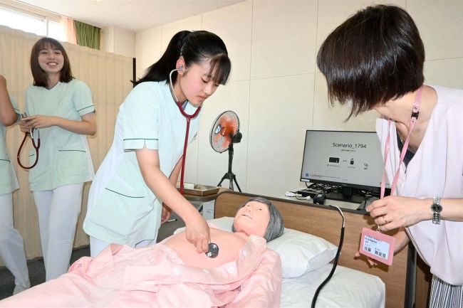 模擬講義や聴診器体験も　帯高看で見学会