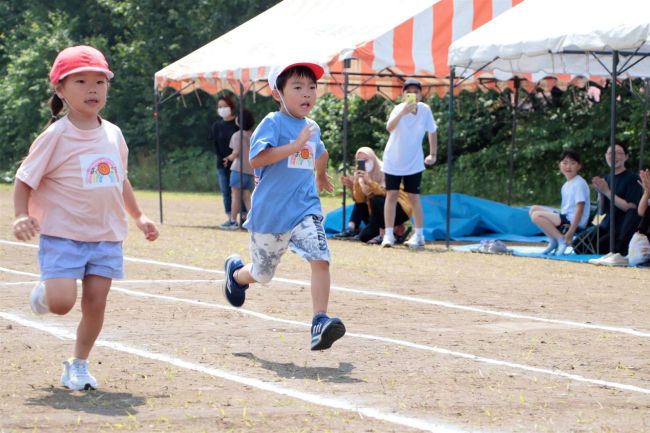 住民５０人が交流　大樹・尾田地域と認定こども園が合同運動会