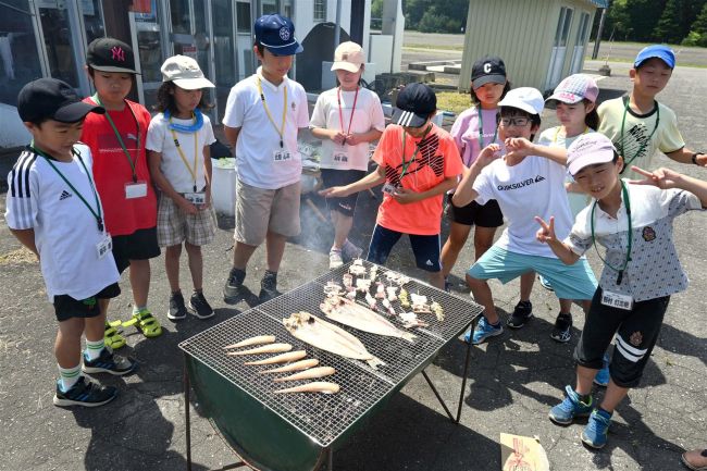 「海なし」児童　広尾で夏満喫　芽室から１５人　地元海産物に舌鼓