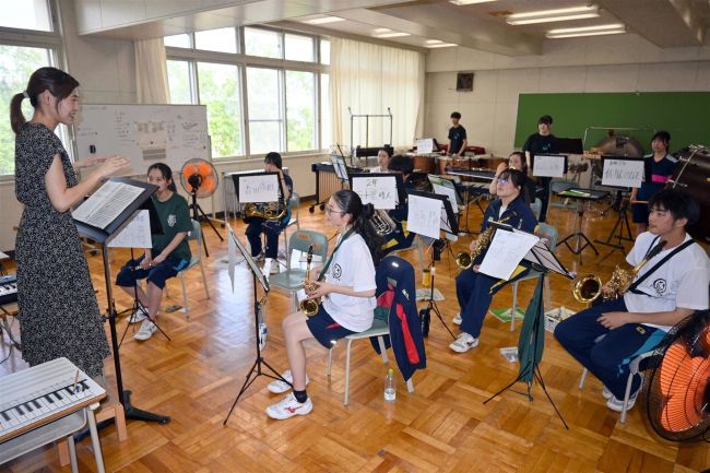 地区大会突破へプロのレッスン　広尾高吹奏楽部