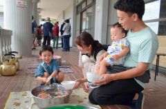 「図書館夏祭り」で行われたスーパーボールすくい