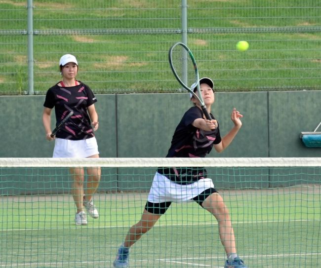 【写真】全十勝高体連テニス新人戦　男子は阿曽・藤村組、女子は高橋・川上組がＶ