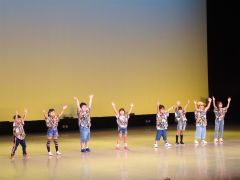 観客を楽しませた子どもたちのヒップホップダンス