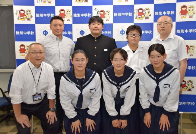 陸別中の生徒、全道大会結果を教育長に報告