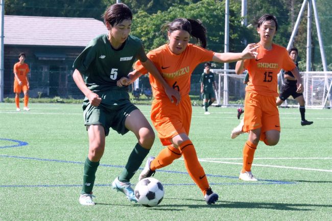 【写真】緑南中２連覇、３－１清水中・御影中　全十勝中体連秋季サッカー