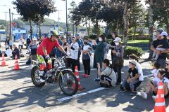 インディアンバイクが広尾に集結　トライアルショーも 3