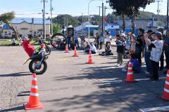 インディアンバイクが広尾に集結　トライアルショーも 4