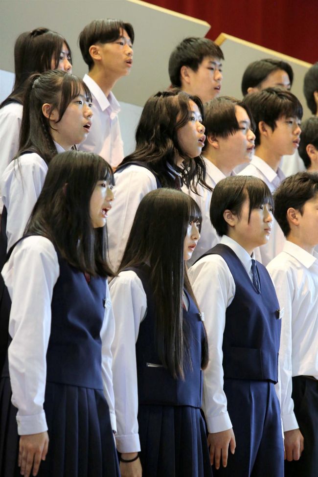 【写真】4年ぶりマスク無しで合唱 帯広市内中学校で文化祭