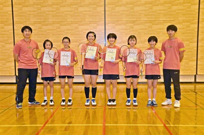 【写真】十勝A団体戦男女V、16年ぶり快挙 バドミントン道小学生地区対抗選手権大会北北海道