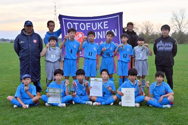 【写真】プログレッソがＶ　サッカー勝毎杯Ｕ１２リーグ