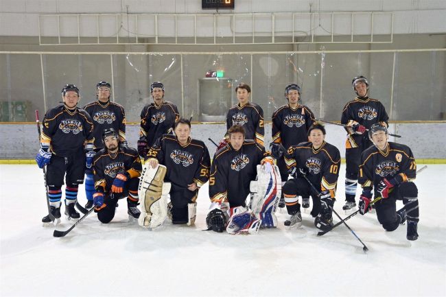 【写真】ＴＥＡＭ錦華園・幕別が１部Ｖ　アイスホッケー理事長杯社会人Ｂプール