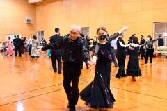 日頃の練習の成果を披露した会員ら