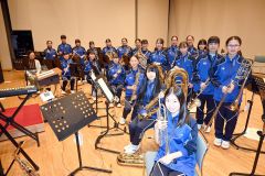 ４２年ぶりに全道コンクールで金賞を受賞、定演に向けてレッスンに励む大樹中吹奏楽部の部員