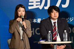 小川ひかり氏（左）