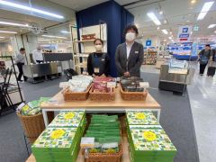 約６０種類の十勝産品が並ぶ売り場（帯広物産協会提供）