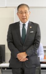 まちづくりネットワーク会議の会長に選出された町商工会の丸山会長