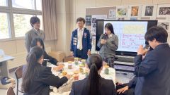 日向さんの授業では薬草の調合に取り組んだ