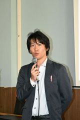 １年目の活動内容と今後の展望について話す大橋代表