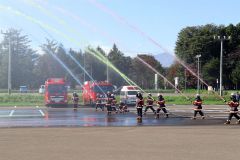清水消防団による一斉カラー放水