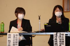 十勝の取り組みを紹介する帯広保健所の職員