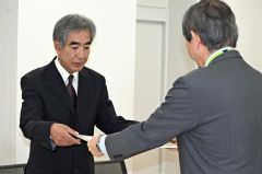 十勝ＪＶＣの小林氏と帯総体剣道少年団に道表彰、スポーツ少年団表彰伝達式 2