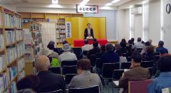 図書館で開かれた古今亭志ん松さんの高座