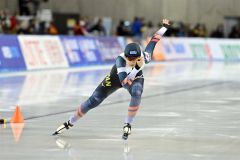 【ディビジョンＡ・女子５００メートル・１本目】ホームストレートを力走する稲川くるみ（金野和彦撮影）