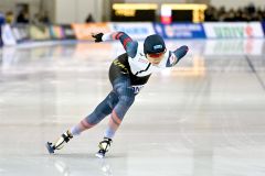 【女子５００メートル２回目】最終コーナーを回る稲川くるみ（金野和彦撮影）