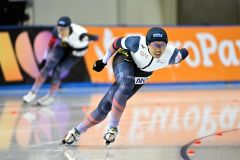 【男子５０００メートル】日本勢最高の８位となった一戸誠太郎（手前）。後方は同走の土屋陸（金野和彦撮影）