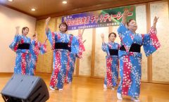 演舞を披露する参加者