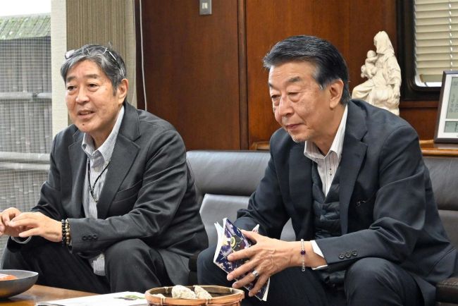 【写真】映画「おしゃべりな写真館」の須永プロデューサーが来社