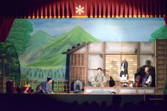 寝太郎物語を演じる劇団員