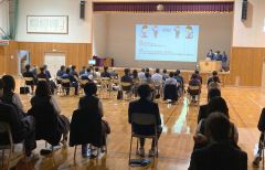 とかち創生学での半年間の成果を発表する本別高校１年生たち
