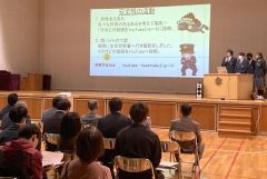 とかち創生学での半年間の成果を発表する本別高校１年生たち