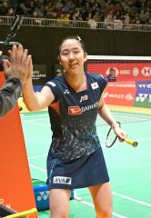 ２回戦をストレートで快勝し、笑顔を見せる永原和可那（金野和彦撮影）