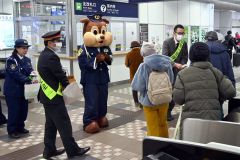 ゴシップ～冬の交通安全運動・帯広駅で交通安全啓発
