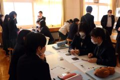 販売会に向けて意見交換する上士幌高生