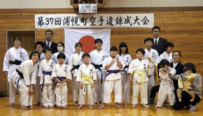 【写真】１５人が熱戦展開　浦幌で空手道錬成大会