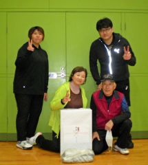 優勝のＡチーム（前列左から山口、八巻、後列左から田中、森島）
