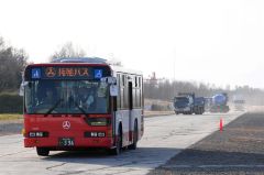 帯広駐屯地内で開かれたバスとトラックの運転体験会