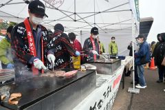 未来めむろうしの試食が行われたＪＡめむろ畜産課のブース