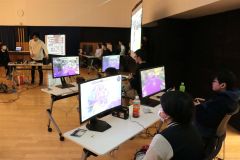 スプラトゥーン部門で対戦する参加者