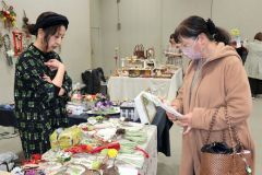 ハンドメイド作品が並んだ会場
