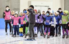 スケートジュニアアスリート夢応援塾、清水宏保さんら指導 4
