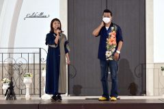開会のあいさつをする森田さん（右）