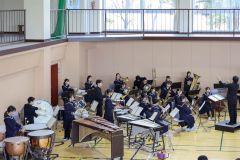 記念演奏を行った吹奏楽部（平栗玲香通信員撮影）