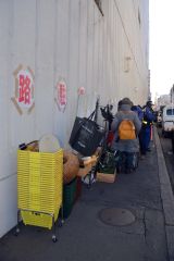 藤丸つかの間の再開　「思い出の品」無料配布に５５０人 11