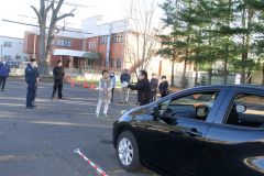 衝突被害軽減ブレーキの体験や自動駐車システムの見学などした安全運転サポート車講習会